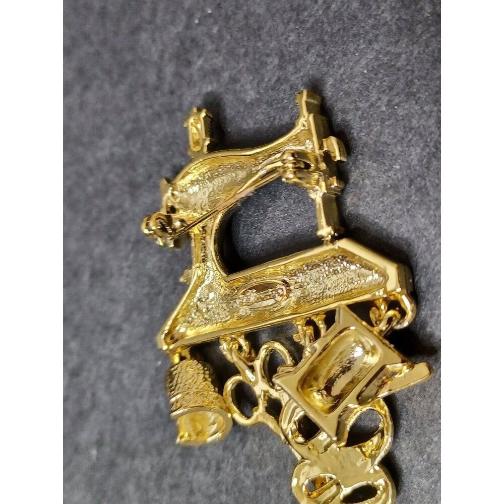 Vintage Danecraft Black/Gold Sewing Machine Brooch/Pin With Charms - Picture 10 of 11